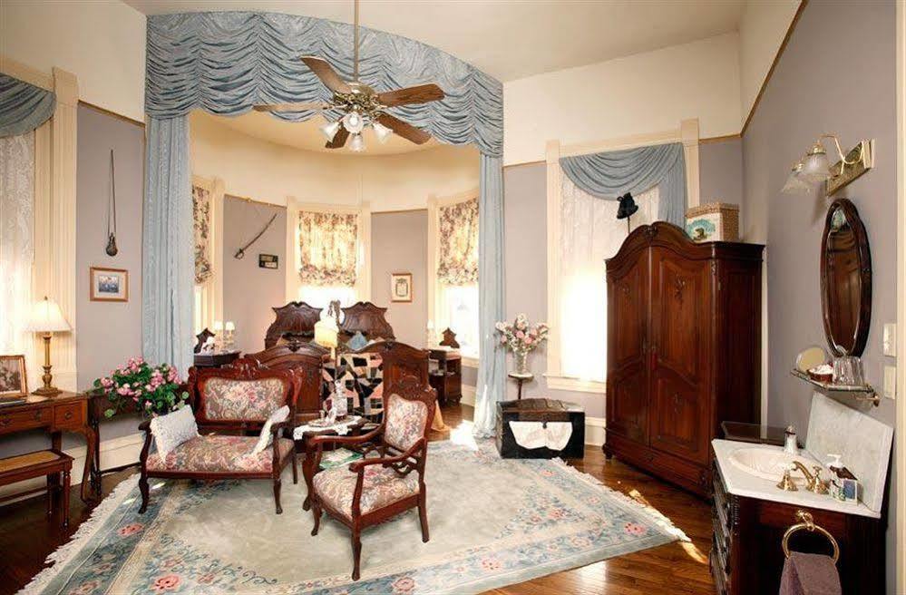The Empress Of Little Rock Bed & Breakfast Exterior photo