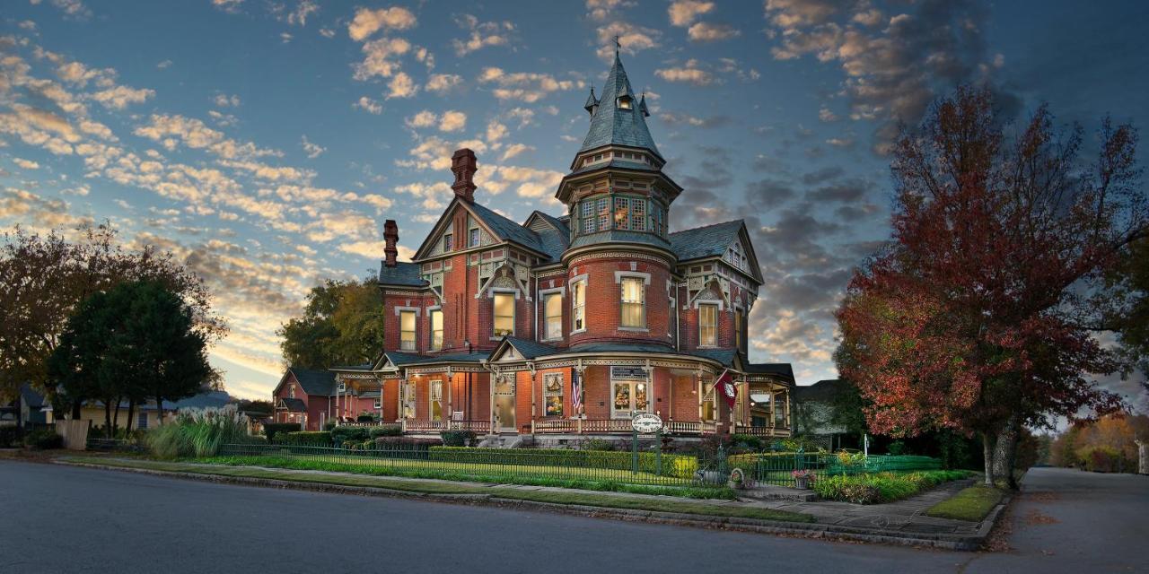 The Empress Of Little Rock Bed & Breakfast Exterior photo